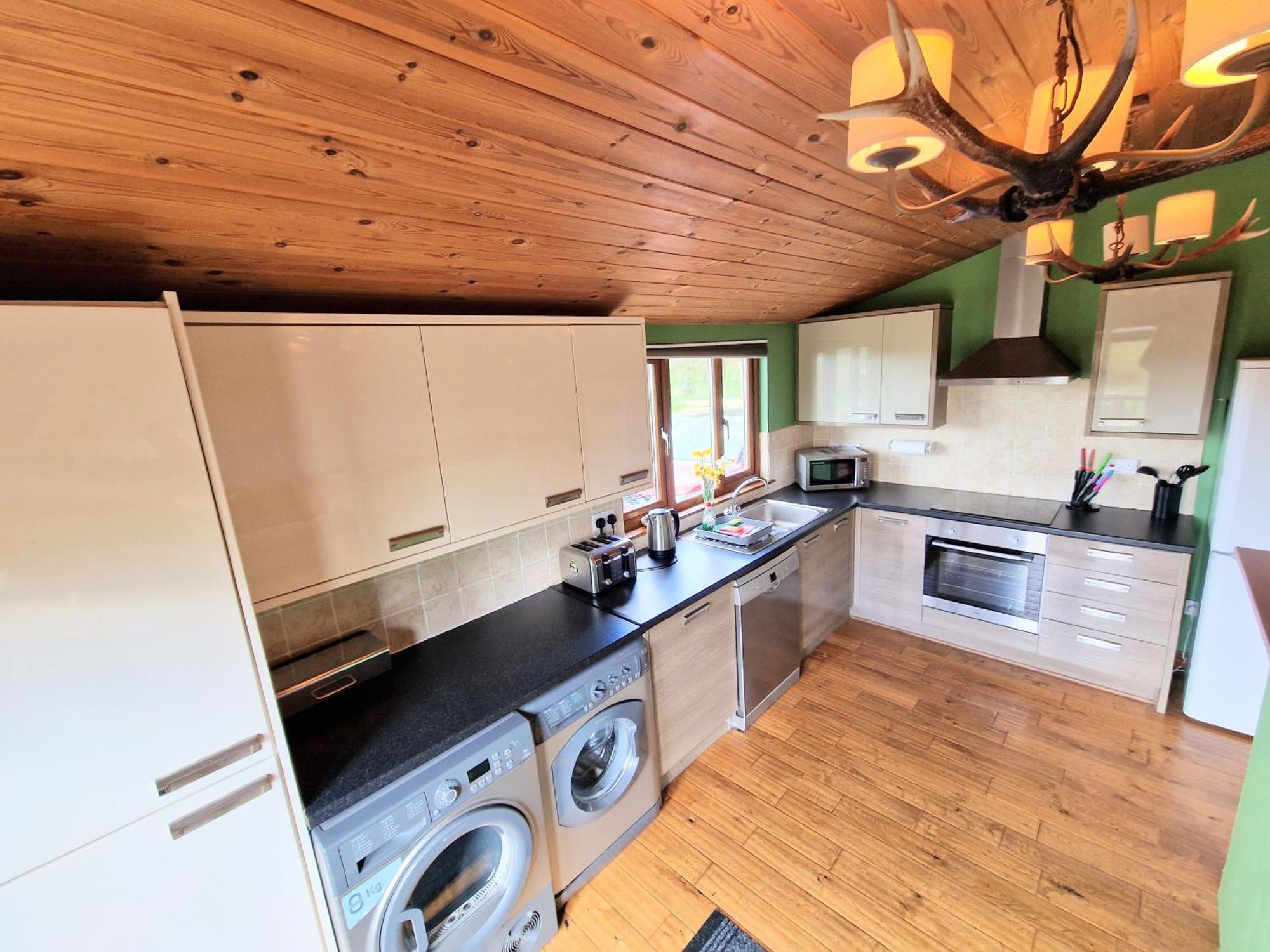 Torridon 1 With Private Hot Tub - Fife - Loch Leven - Lomond Hills- Pet Friendly Villa Kelty Exterior photo