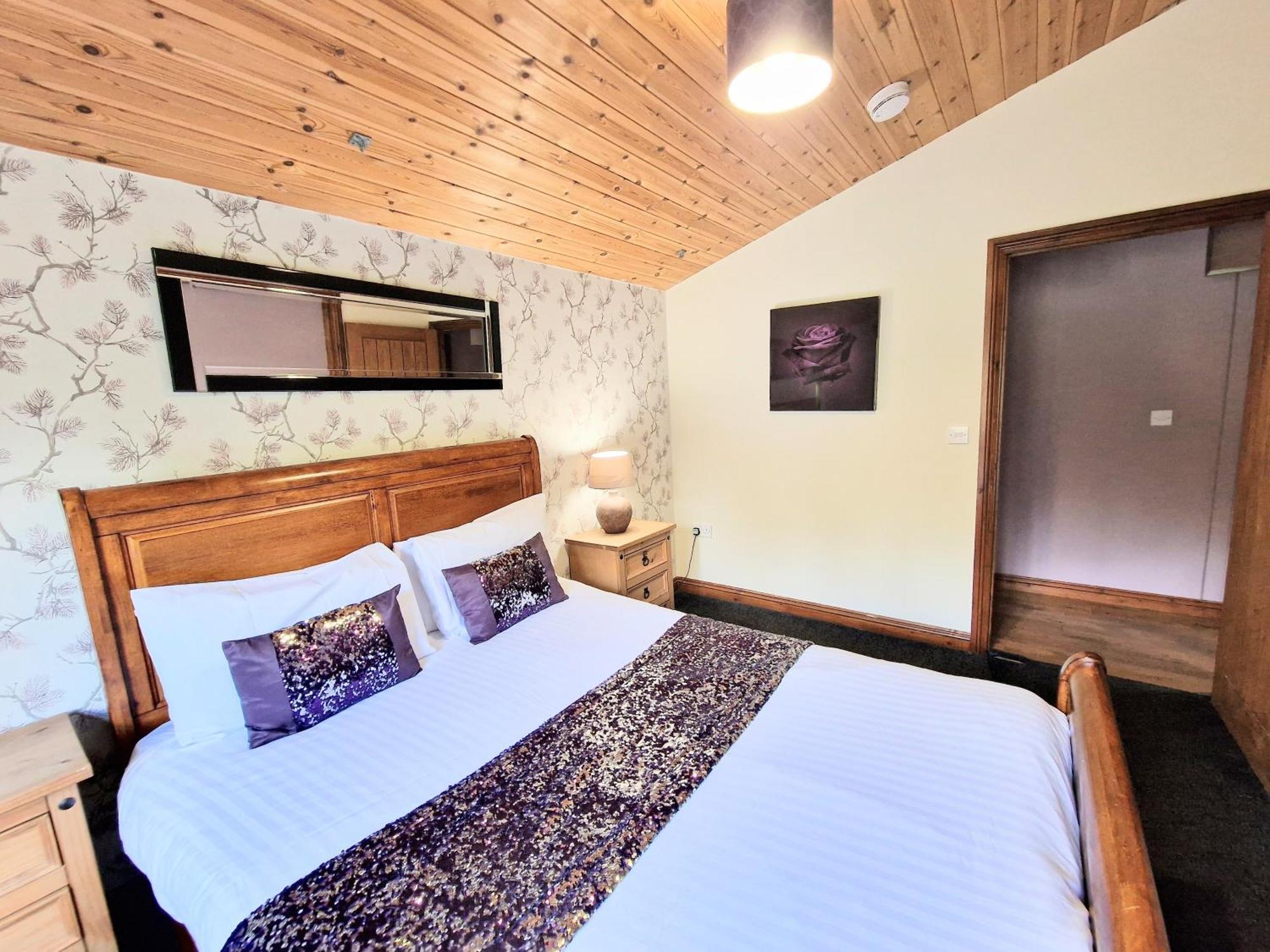 Torridon 1 With Private Hot Tub - Fife - Loch Leven - Lomond Hills- Pet Friendly Villa Kelty Exterior photo